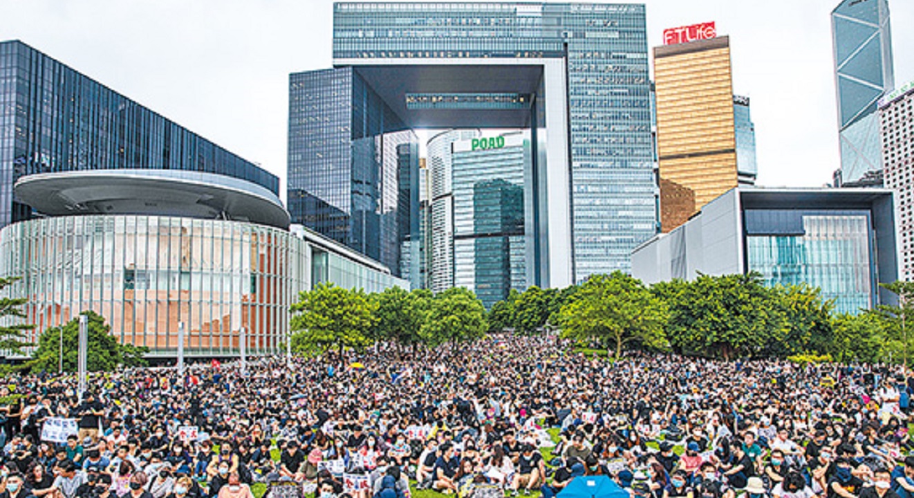 More than 40,000 participated in a rally at Tamar Park on Monday, with people from over two dozen sectors joining calls for a general strike, the HKCTU says. Photo: Bloomberg More than 40,000 participated in a rally at Tamar Park on Monday, with people from over two dozen sectors joining calls for a general strike, the HKCTU says. Photo: Bloomberg