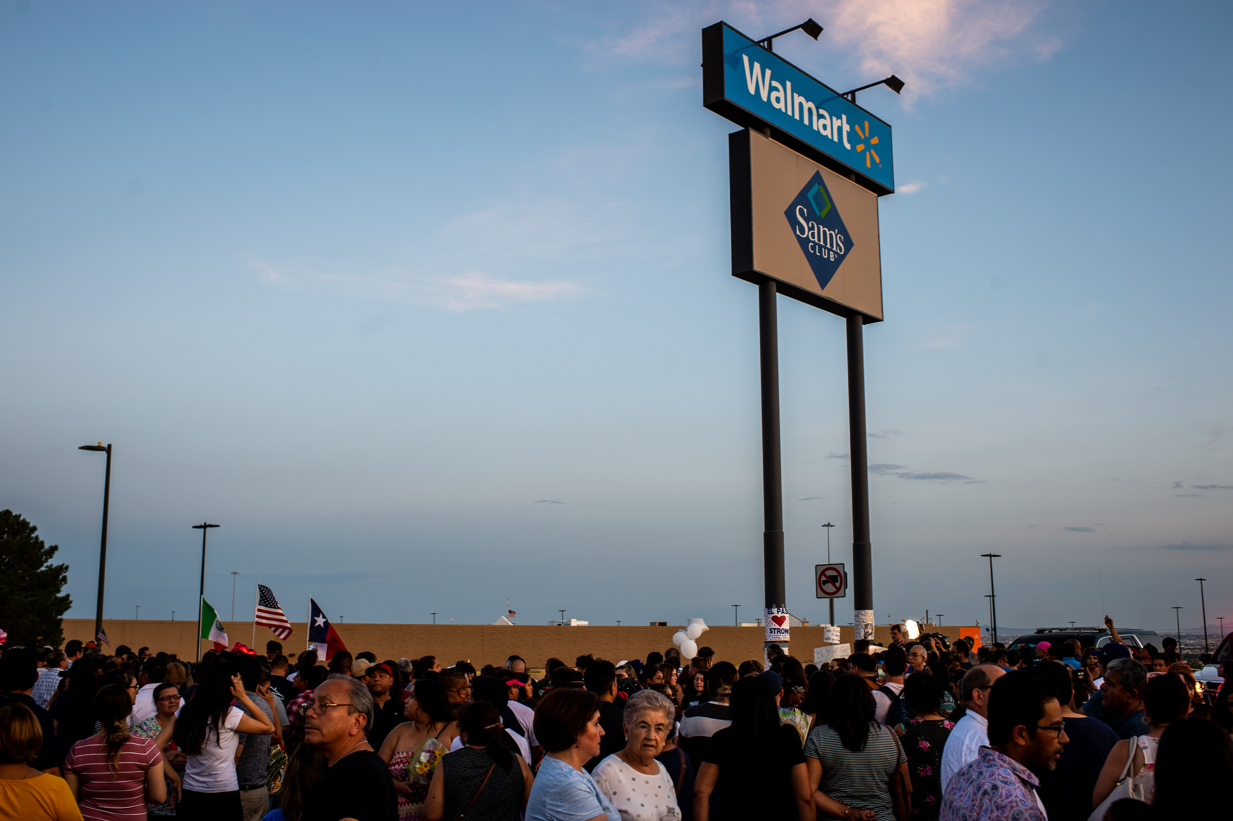 Mourners attend a vigil outside a Walmart store following a mass shooting in El Paso, Texas, on Aug. 6. The retailing giant has begun to respond to the debate on gun control. Photo: Bloomberg Mourners attend a vigil outside a Walmart store following a mass shooting in El Paso, Texas, on Aug. 6. The retailing giant has begun to respond to the debate on gun control. Photo: Bloomberg