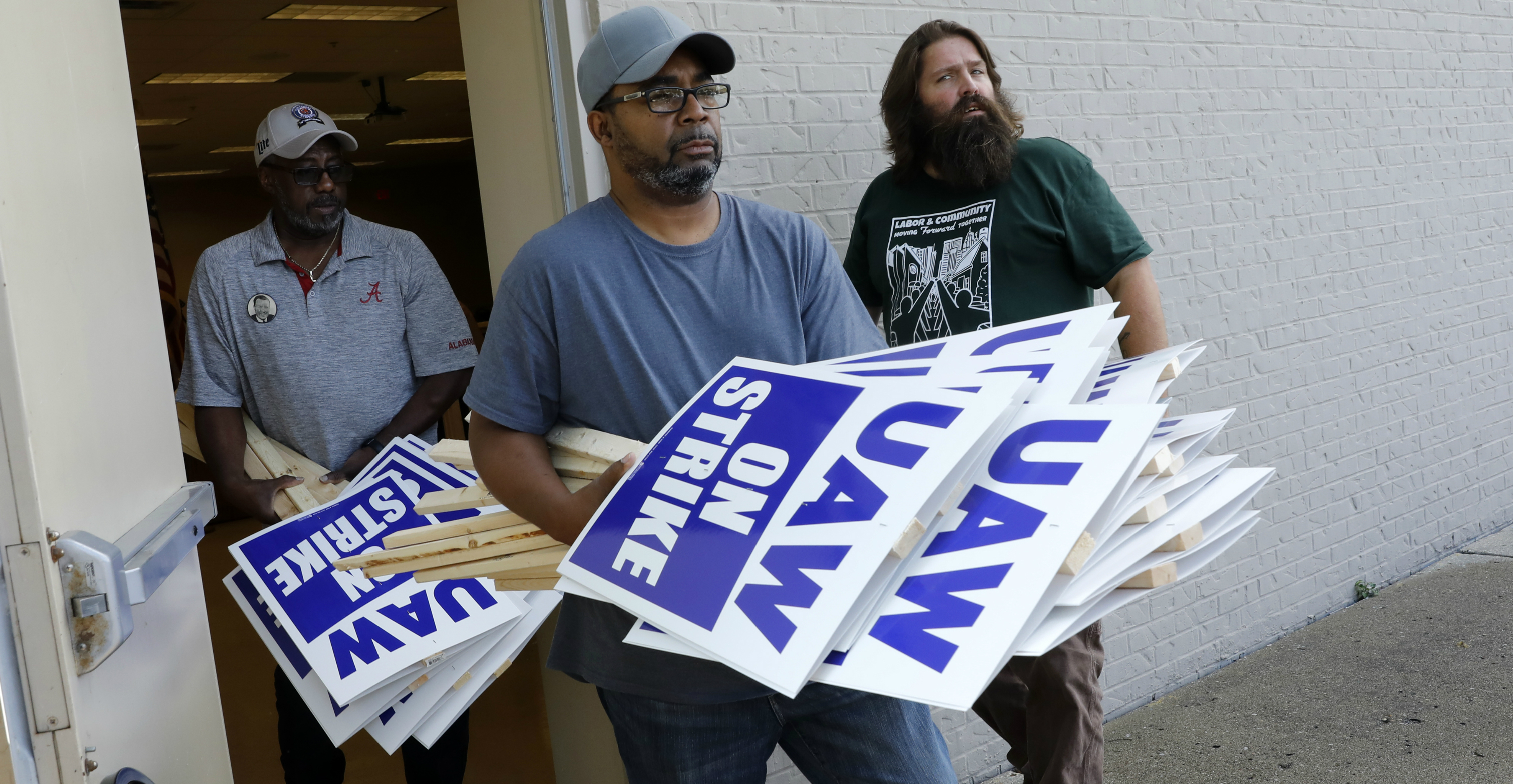 General Motors workers carry strike signs outside the United Auto Workers local office in Westland, Michigan, on Sunday. Photo: AFP General Motors workers carry strike signs outside the United Auto Workers local office in Westland, Michigan, on Sunday. Photo: AFP