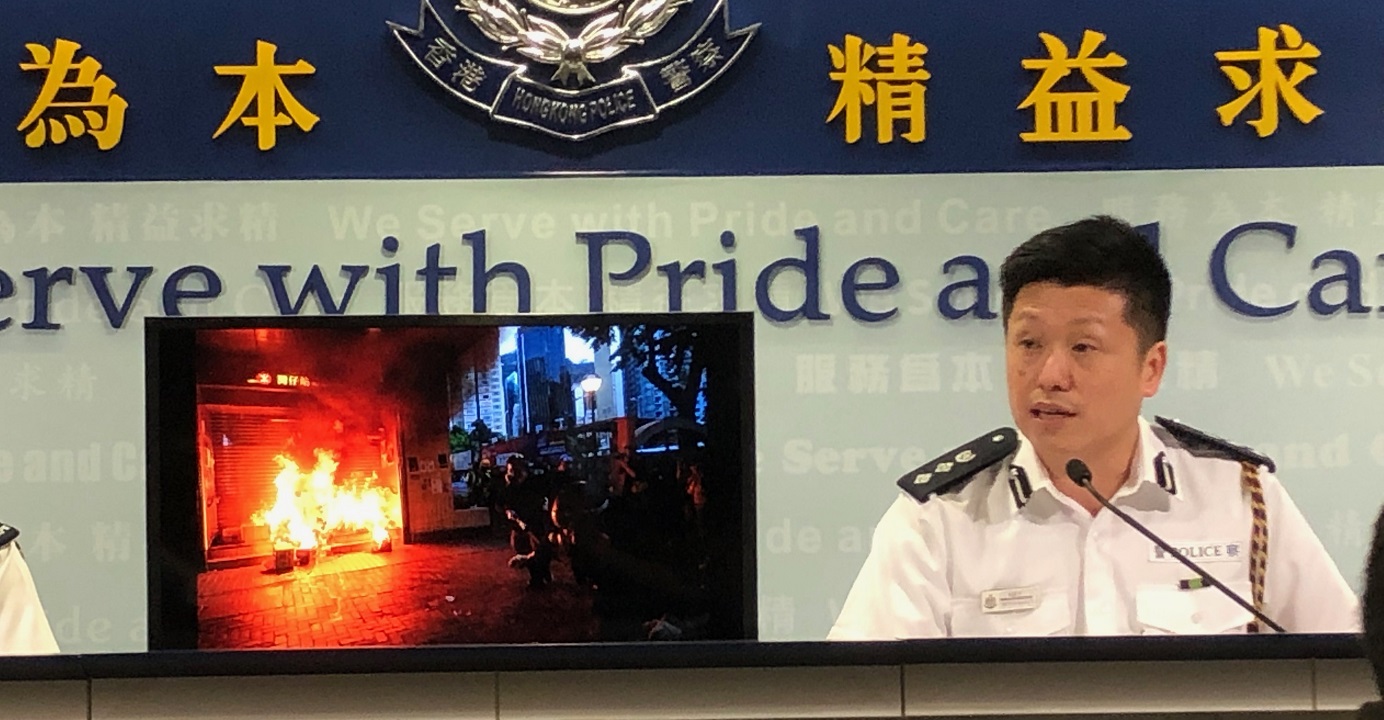 A police officer, speaking during a daily media briefing, on Monday dismissed allegations of differential treatment of pro- and anti-government demonstrators. Photo: HKEJ A police officer, speaking during a daily media briefing, on Monday dismissed allegations of differential treatment of pro- and anti-government demonstrators. Photo: HKEJ