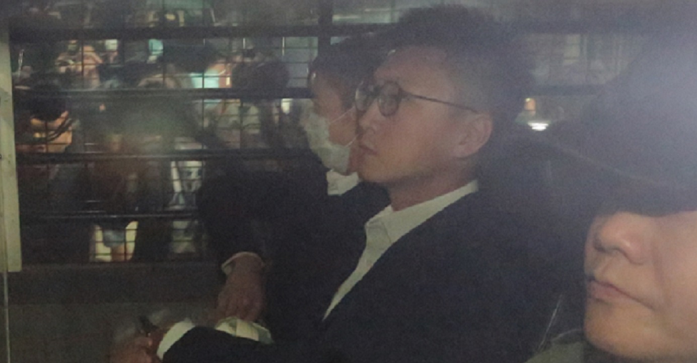 Jailed localist activist Edward Leung arrives at the High Court aboard a prison van for the hearing of his appeal on Wednesday. Photo: HKEJ Jailed localist activist Edward Leung arrives at the High Court aboard a prison van for the hearing of his appeal on Wednesday. Photo: HKEJ