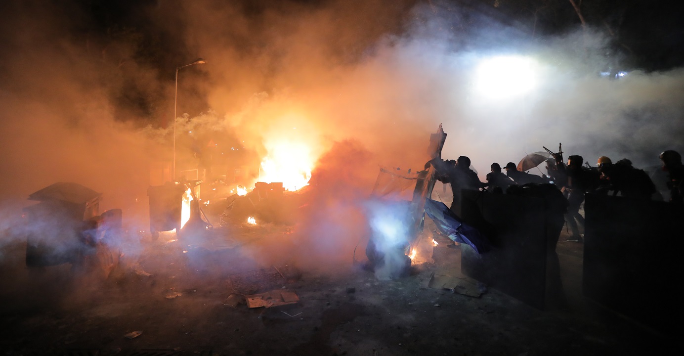 Protesters set barricades on fire as police storm the Chinese University of Hong Kong campus on Tuesday night. Photo: HKEJ Protesters set barricades on fire as police storm the Chinese University of Hong Kong campus on Tuesday night. Photo: HKEJ