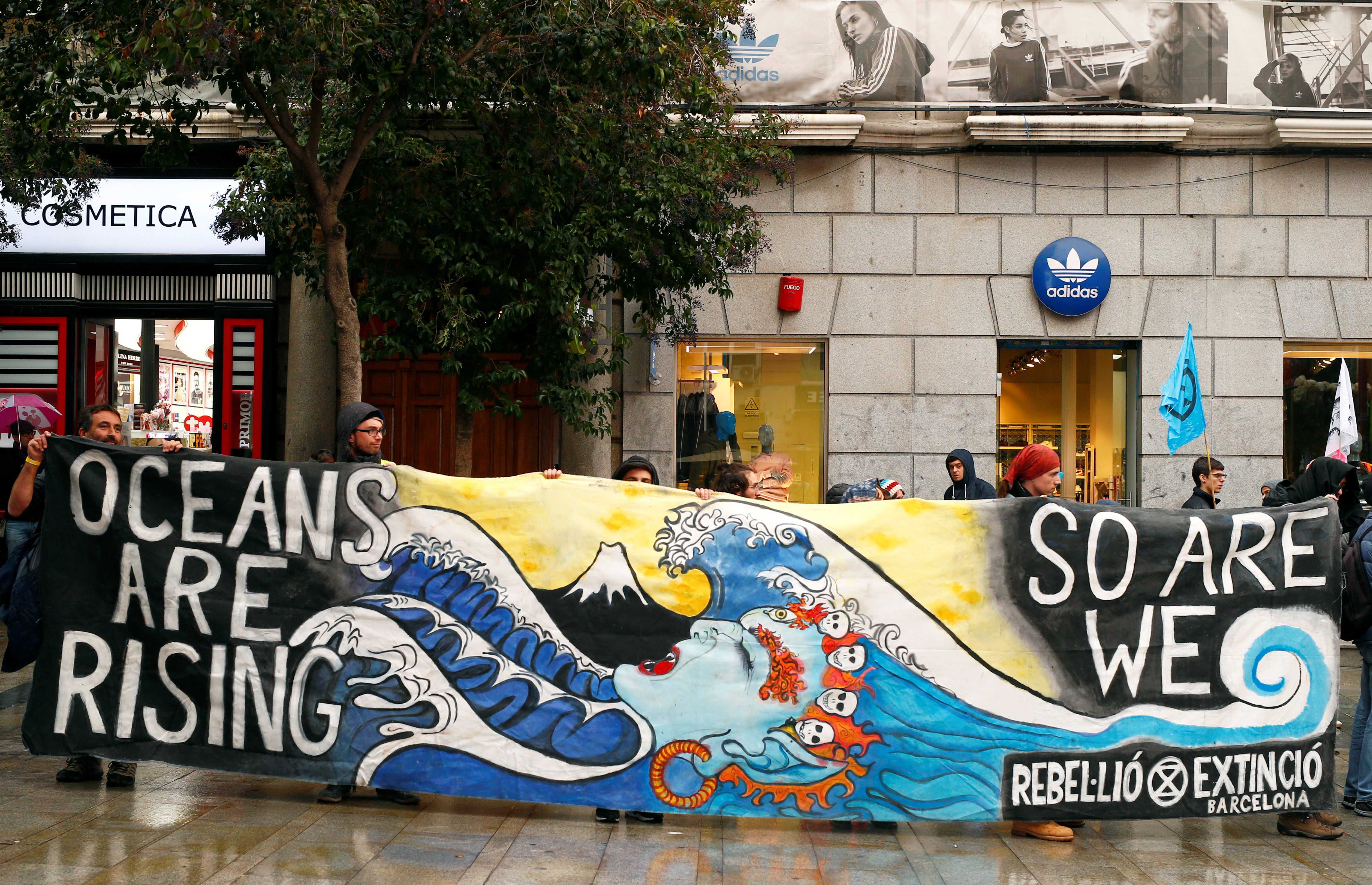 People hold a banner during a climate change protest as the COP25 summit is held in Madrid, Spain on Sunday. Photo: Reuters People hold a banner during a climate change protest as the COP25 summit is held in Madrid, Spain on Sunday. Photo: Reuters