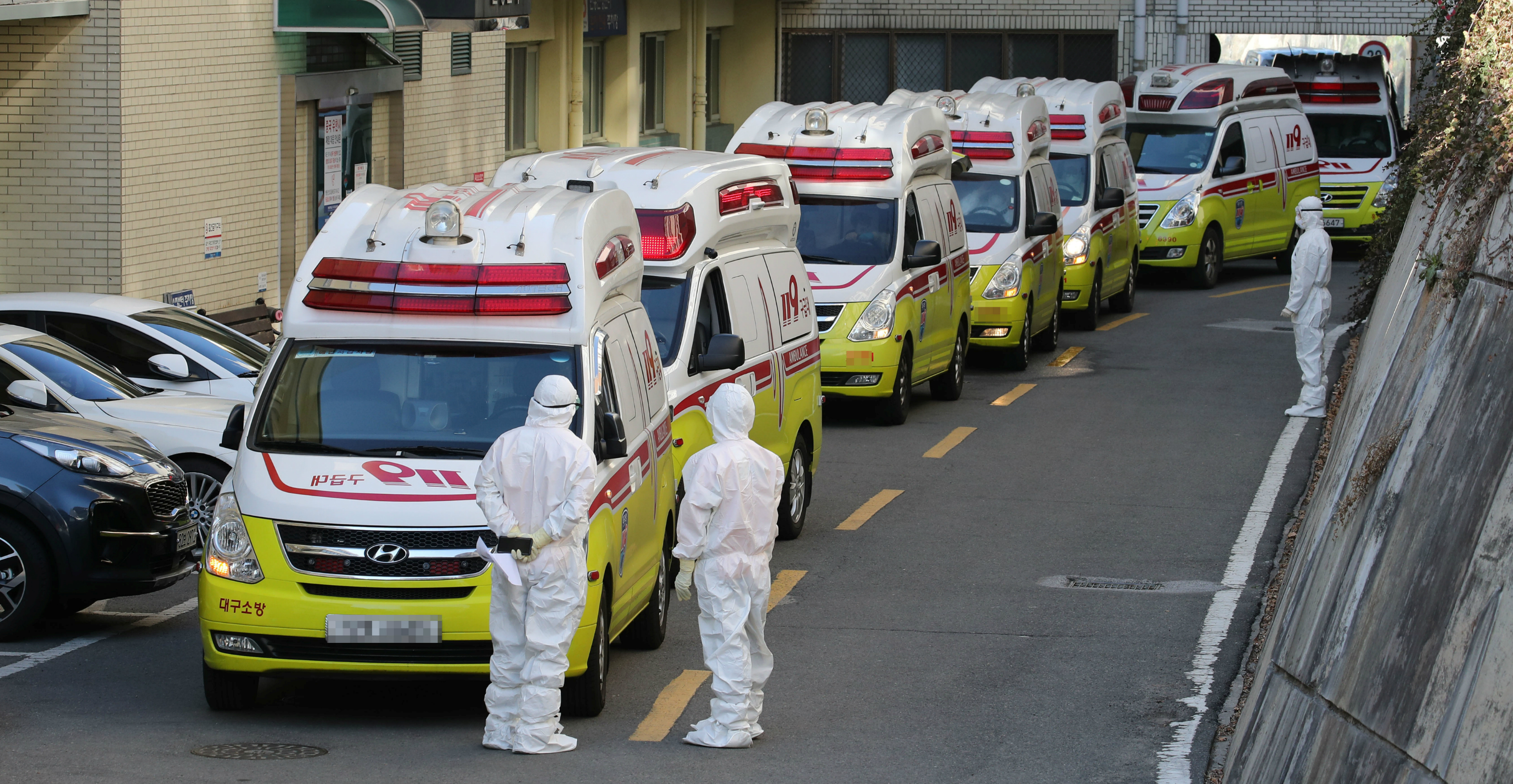 Ambulances transporting confirmed coronavirus patients arrive at a hospital in Daegu, South Korea, on Sunday. Photo: Yonhap via Reuters Ambulances transporting confirmed coronavirus patients arrive at a hospital in Daegu, South Korea, on Sunday. Photo: Yonhap via Reuters