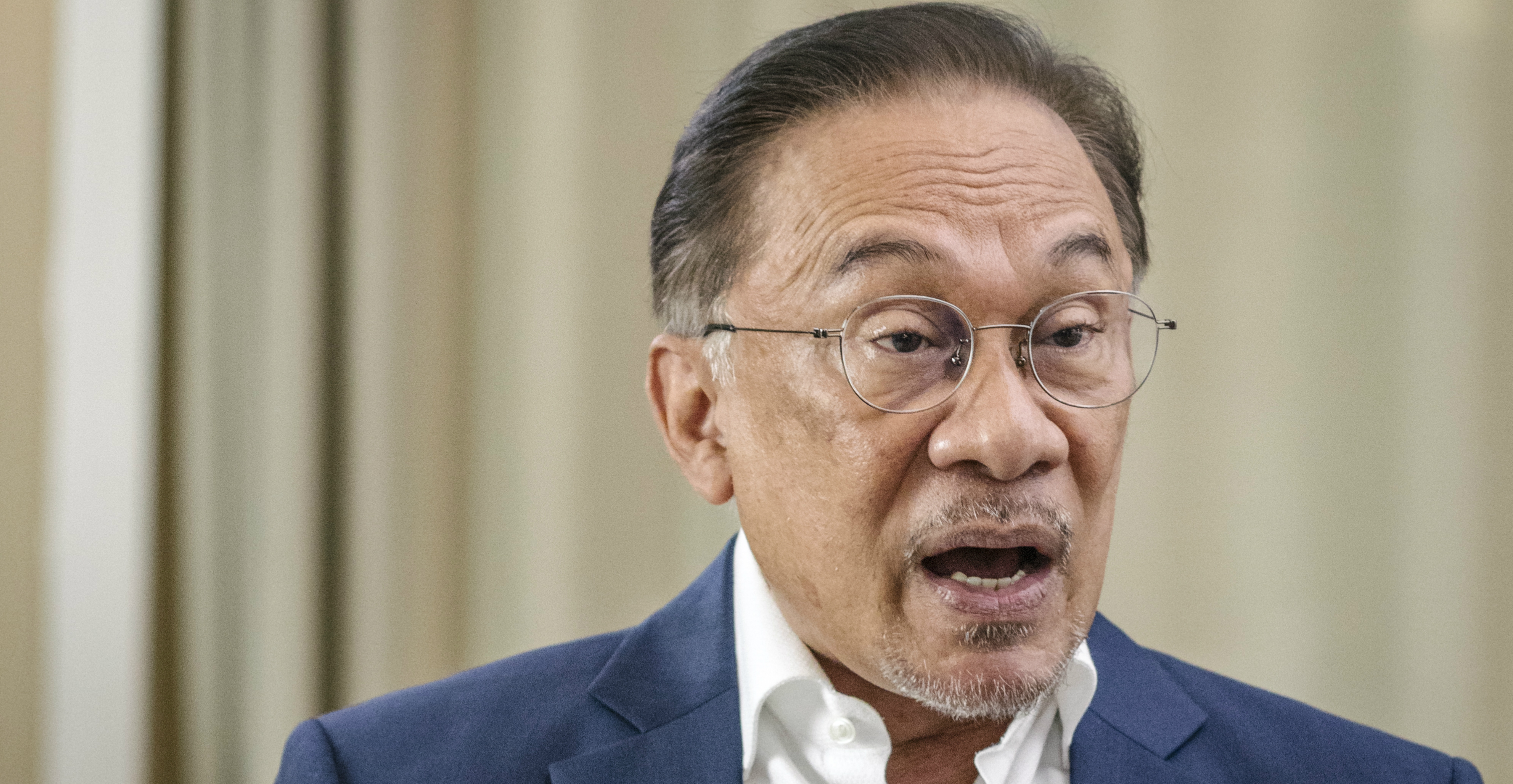 Anwar Ibrahim accused Prime Minister Mahathir Mohamad’s party and “traitors” in his own party of plotting to form a new government with the opposition United Malays National Organization (UMNO). Photo: Bloomberg Anwar Ibrahim accused Prime Minister Mahathir Mohamad’s party and “traitors” in his own party of plotting to form a new government with the opposition United Malays National Organization (UMNO). Photo: Bloomberg