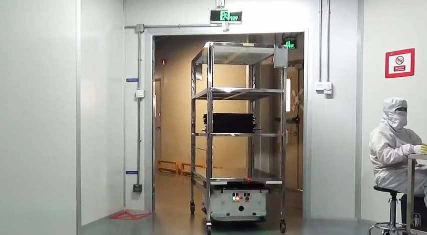 ASTRI and Foxconn Industrial Internet co-develop an auto-guided vehicle (AGV) that uses a camera image from the car roof to transmit the instant positioning and direction to the unmanned vehicle in a factory setting. Photo: ASTRI ASTRI and Foxconn Industrial Internet co-develop an auto-guided vehicle (AGV) that uses a camera image from the car roof to transmit the instant positioning and direction to the unmanned vehicle in a factory setting. Photo: ASTRI