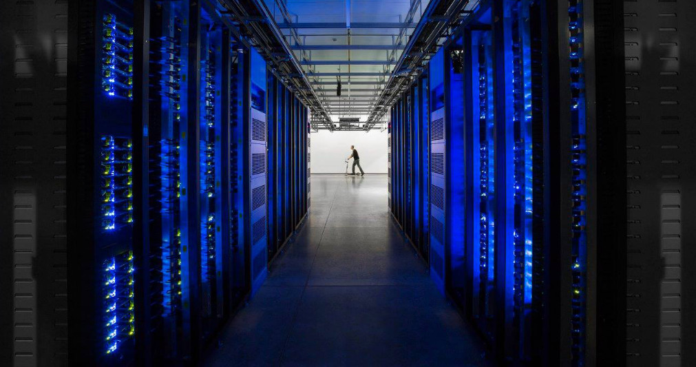 Photo: Bloomberg/Facebook Photo: Bloomberg/Facebook