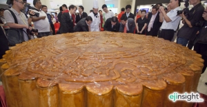 The economics and politics of mooncakes