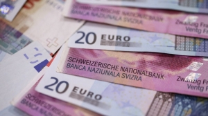 Swiss franc should not have been unpegged from euro in one go