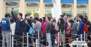 Fewer tourists (and a fierce one) are coming on Easter
