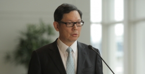 Capital may flow into the property market: Norman Chan