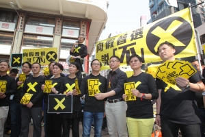 Pan-democrats should win the hearts and minds of HK people