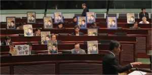 What's on agenda for Leung's meetings with lawmakers?