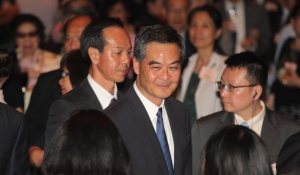 Why can CY Leung avoid a bribery charge?