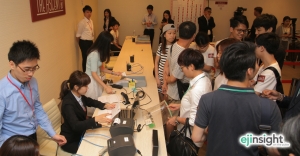 Tug of war in HK housing market to end late this year