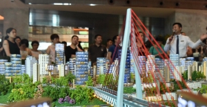 Chinese investors dump stocks for properties