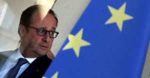 French President Hollande under fire for his new book