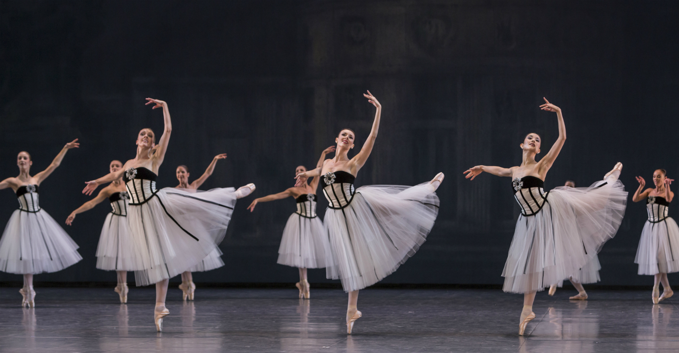 Brahms-Schoenberg Quartet performed by the Paris Opera Ballet. Photo: Sébastien Mathé / OnP Brahms-Schoenberg Quartet performed by the Paris Opera Ballet. Photo: Sébastien Mathé / OnP
