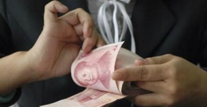 How a weaker yuan affects Hong Kong-listed firms