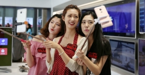 Fame and tragedy of live-streaming stars in China