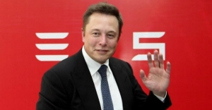 Elon Musk and Tesla: Tweet, rattle and roll