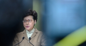 Why is Carrie Lam rejecting calls for border closure?