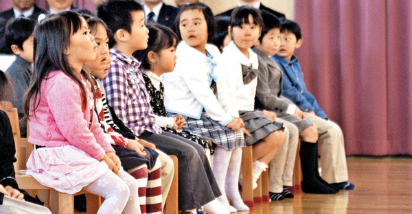 根據外國的調查研究,學前兒童有口吃的情況約為2.5%,而大約5%的人在兒童階段曾經有口吃的問題。 根據外國的調查研究,學前兒童有口吃的情況約為2.5%,而大約5%的人在兒童階段曾經有口吃的問題。