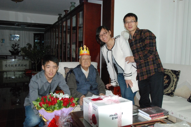 南開師生2013年重陽節拜望楊敬年。　(網上圖片)