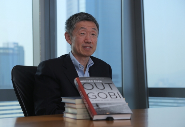 耶倫為單偉建撰序，佩服這位未受過正規數學訓練的博士生。	(黃潤根攝)