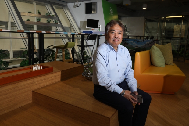 劉民輝強調沒有水晶球，但認為未來5G應用未必再依靠手機。(何澤攝)