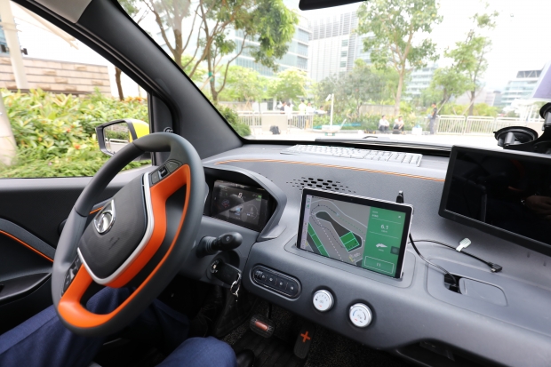 即使「無人車」得到5G支援，但要行走香港仍然障礙重重。(鄭雲風攝)