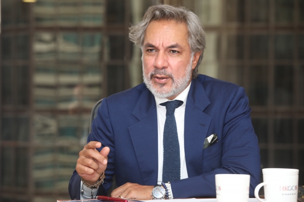 房屋牽涉眾多既得利益，尤其是地產發展商，夏雅朗透露業界已經在進行研討。　(何澤攝)