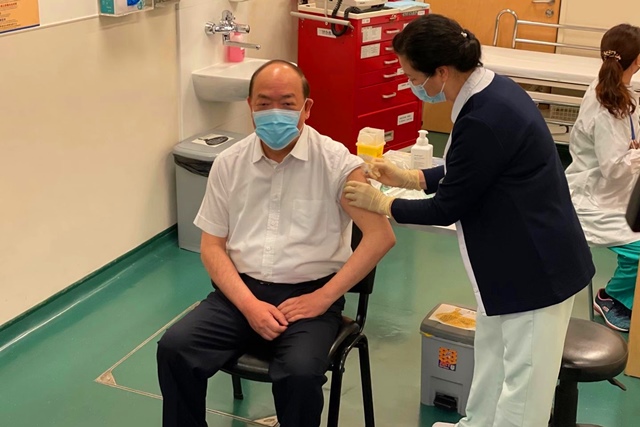 澳門1300名前線人員預約接種新冠疫苗 信報網站hkej Com