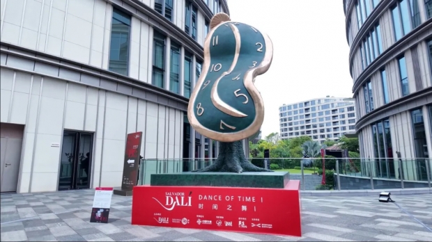 達利城市級雕塑《時間之舞I》