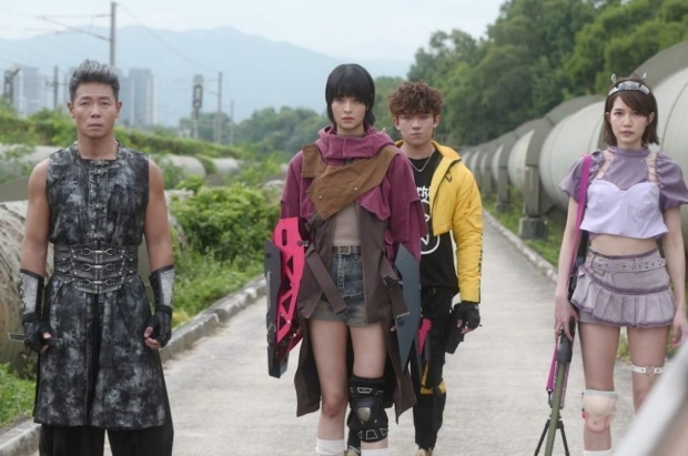 《觸電》以真人「飾演」電子遊戲中的角色，呈現格鬥動作，別具新意。(網上圖片)