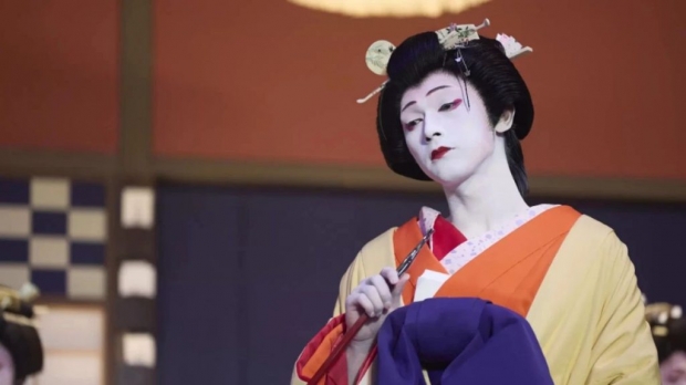 《曾根崎心中》一景。圖中人為喜久雄所扮演的女性劇中人お初。(網上圖片)