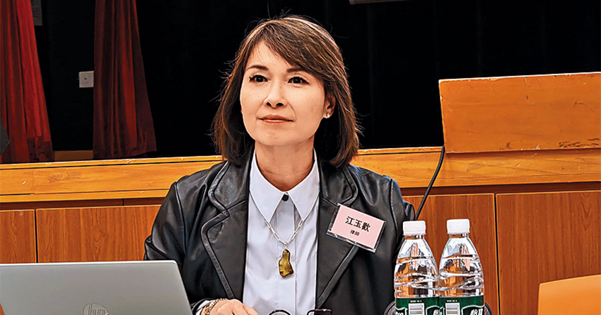 今日信報- 港聞- 江玉歡否認審安全帶例「發雞盲」 - 信報網站hkej.com