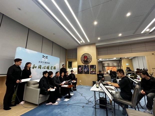 香港八和會館理事會成員透過網上直播為宏福苑火災受影響居民籌款。圖片擷取自香港八和會館面書2025年12月22日帖子。