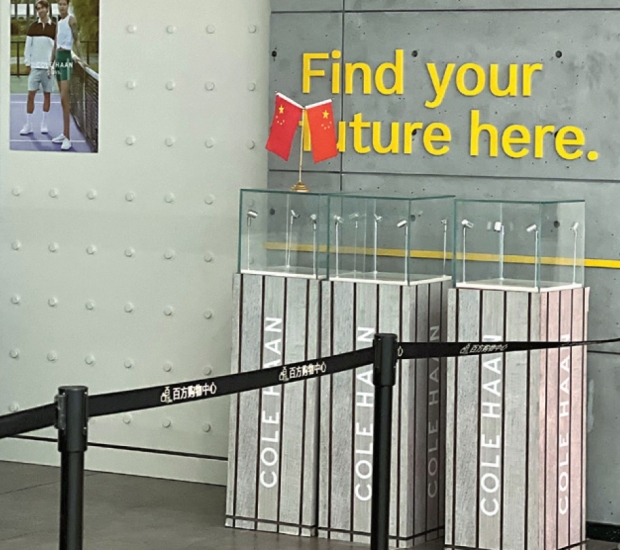 百方早年曾吸引高淨值人群，隨着萬象城2022年入瓊插旗爭客，品牌陸續撤場，如今已淪為死場，還被本地人詬病「停車費貴」。　(李潤茵攝)