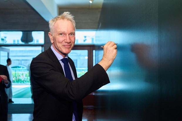 裘槎基金會行政總監傅德偉先生(David Foster)。