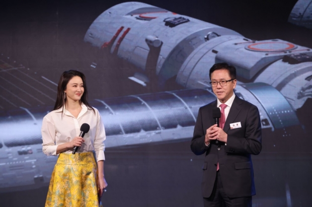 孫東(右)上台分享