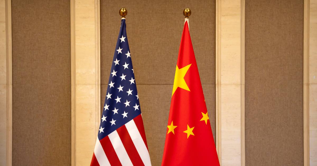 中美AI对话示意图