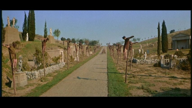 Stanley Kubrick的《風雲羣英會》（Spartacus）1960年，寫奴隸Spartacus的起義。戲中重現當年羅馬人以十字架沿路釘死斯巴達人。《猩凶巨戰》也有類似場面。