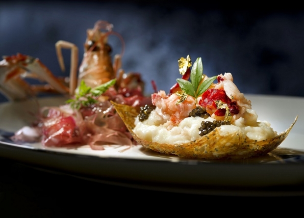 「麗軒」帶來別具一格的「絢麗夏日嚐味宴」，八道融合無窮創意的嶄新菜式，包括松露有機花菜、金沙錦衣、山楂話梅鹵肉、雙龍競艷彩雲間及愛文芒杏仁豆腐。