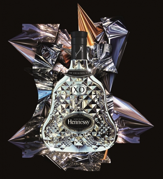 軒尼詩一直保留著源遠流長的調配技藝，同時於創意領域追求卓越設計。圖為當代知名英國設計師Tom Dixon年前為其重新詮釋設計之限量珍藏版。