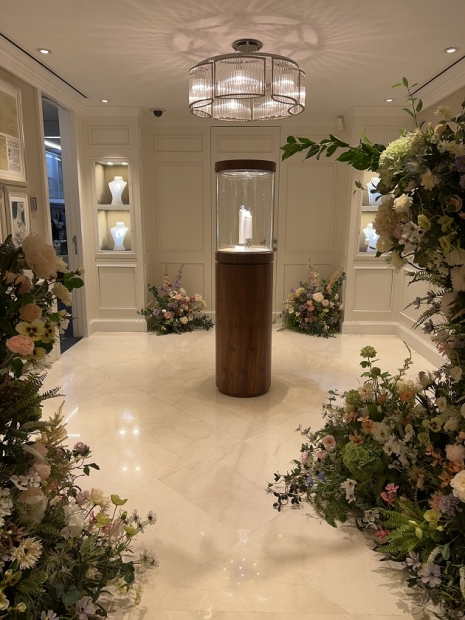 Gübelin Private Salon舉行主題為「Butterfly  Garden」的展覽，蒐羅了多款以珍稀彩色寶石製成的瑰寶。