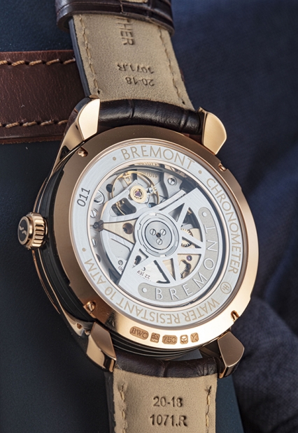 Audley腕錶採用全新的Bremont ENG365機芯，同樣提供65小時動力儲存，透過透明錶背一覽無遺。