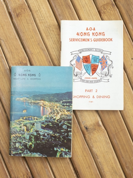 在六七十年代，專為外國軍人及遊客而推出的香港旅遊書。