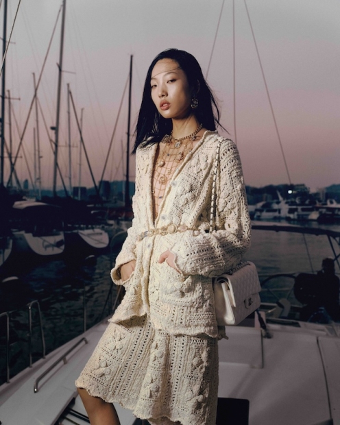 Cover Photo Issac Lam
Model Zhu Ling @ MNG
Producer Hidi Lee
Production Manager Neo Man
Photographer Assistant Jason Li and Riki Chan
Gaffer Samuel Chan
Lighting Crew Tom Tong
Makeup Heisan Hung
Hair Kristy Cheng
Production Assistant Man Lung